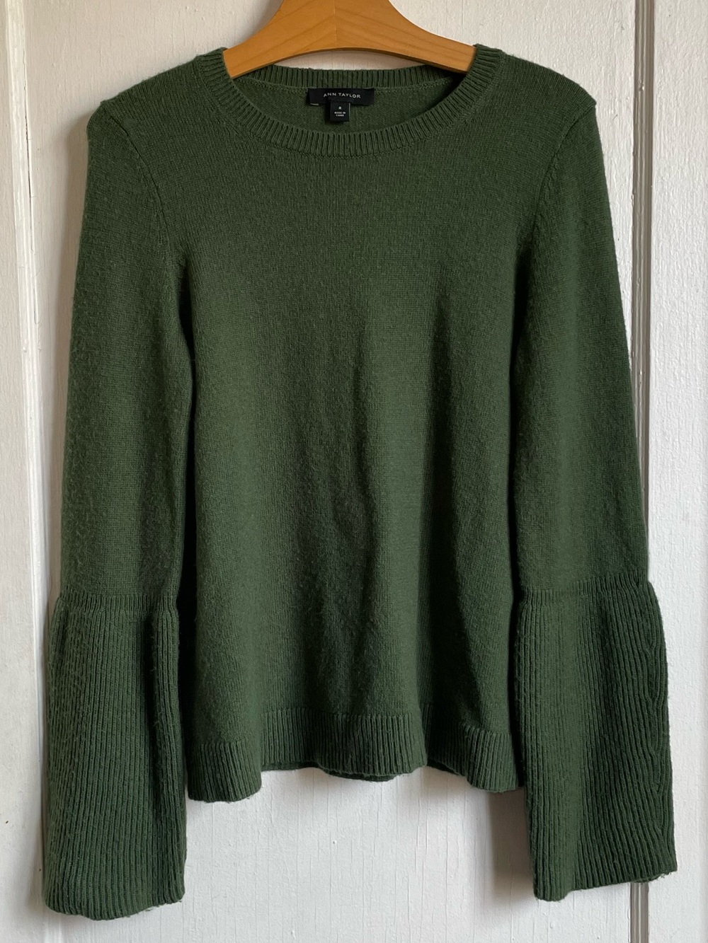 Ann Taylor Wool Blend Sweater M Forest Green Bell Sleeve Flared Cuff Crewneck
